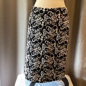 Talbots Black and White Floral Pencil Skirt, size 6.